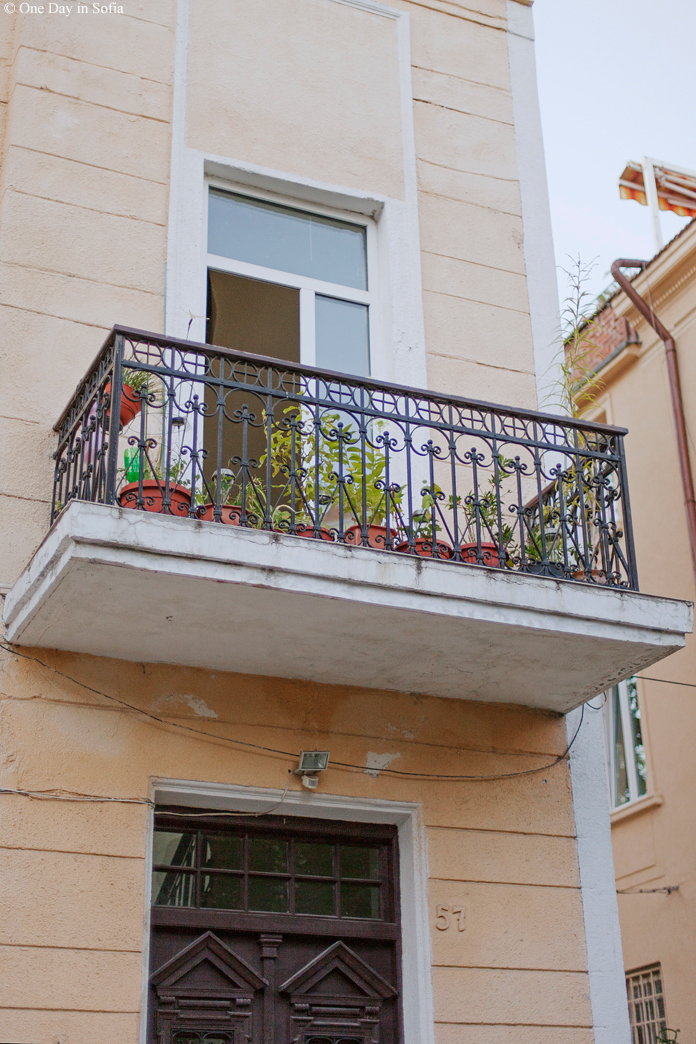balcony flower pots